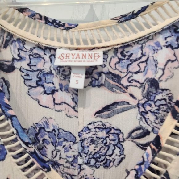 Shyanne Floral Dress - Picture 2 of 6